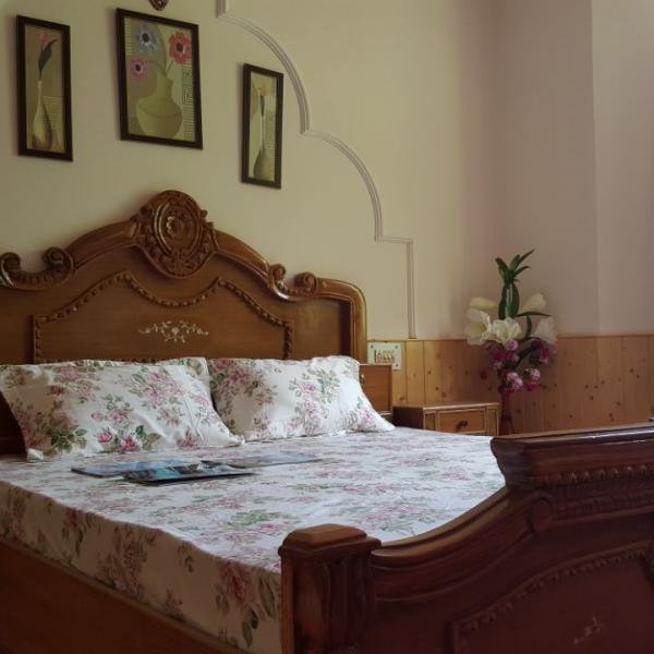 Book Five Bedroom River View Holiday Cottage in Manali - Premier Cottage No.4